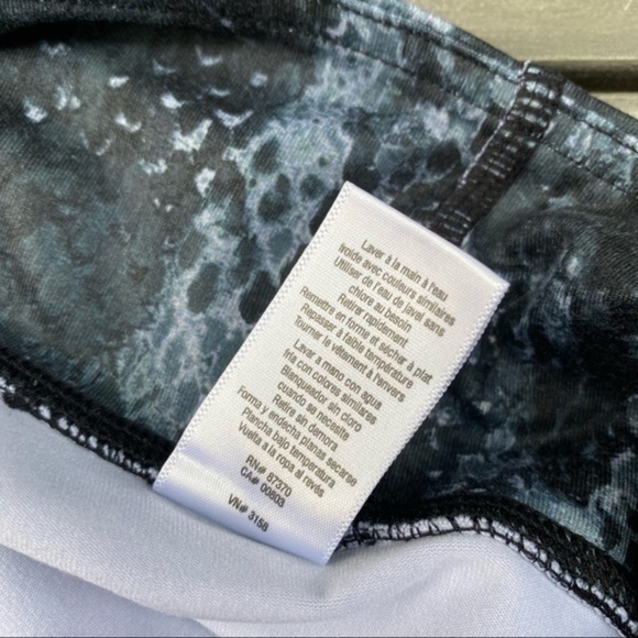 Alo Airbrush Capri Leggings - Picture 9 of 9